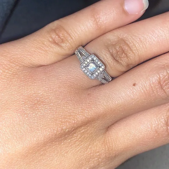 10k White Gold Diamond Engagement Ring - Picture 9 of 12